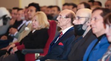 محمد صبحي يكرم نجوم الزمن الجميل ويصفهم بضـمير الفن الحقيقي